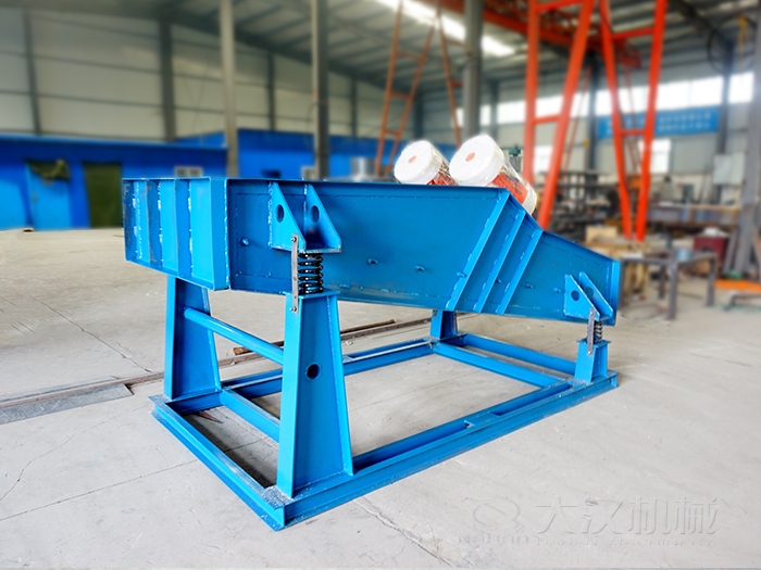 大型振動(dòng)篩主要是用來(lái)篩分煤礦，礦石一些大型的篩分場(chǎng)地中。